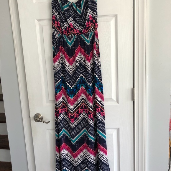 Beautiful Maxi dress. Great for the Summer! - Picture 2 of 2